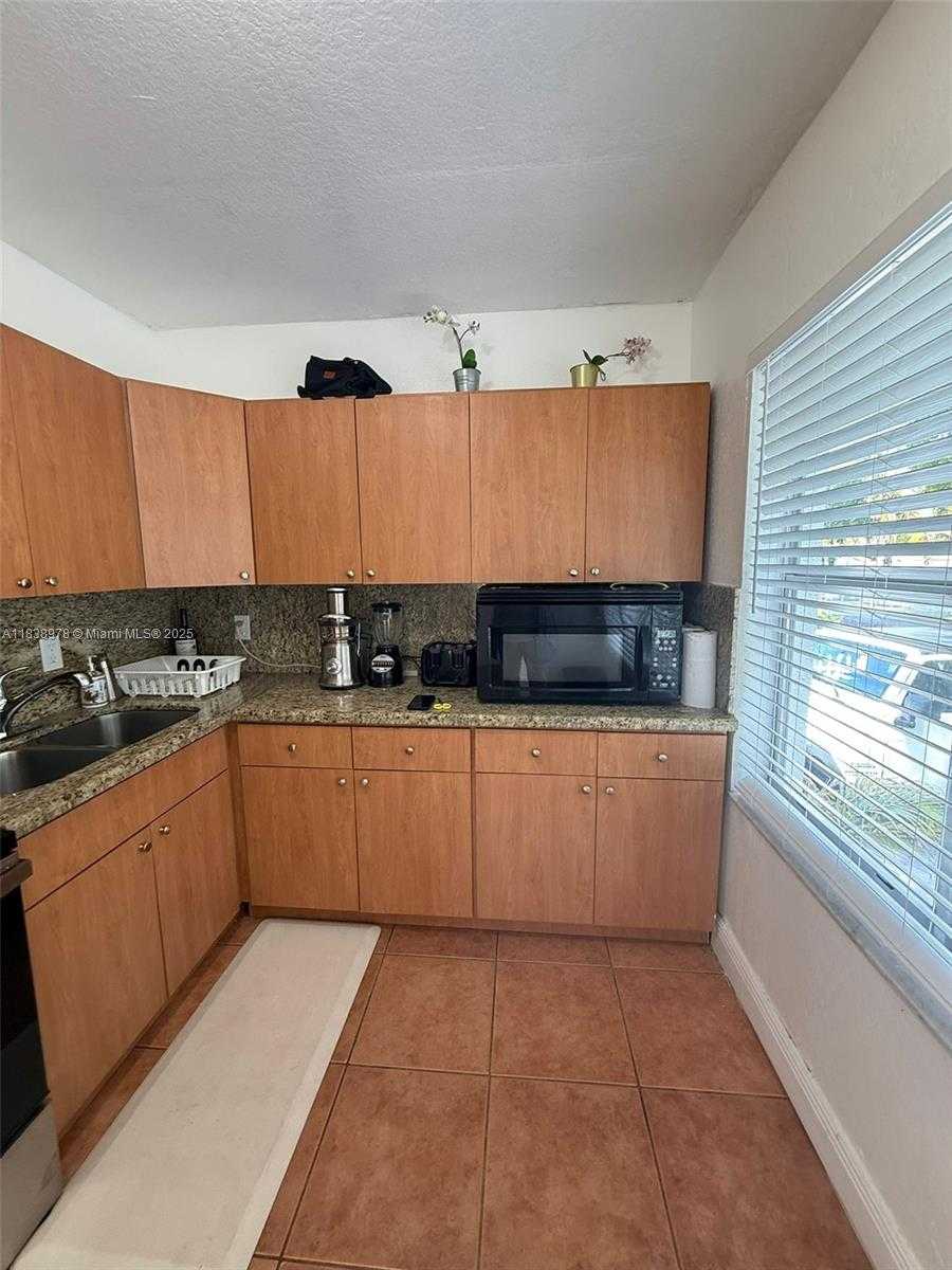 Small Image of 53 NORTH EAST 43RD ST, Miami Number 12