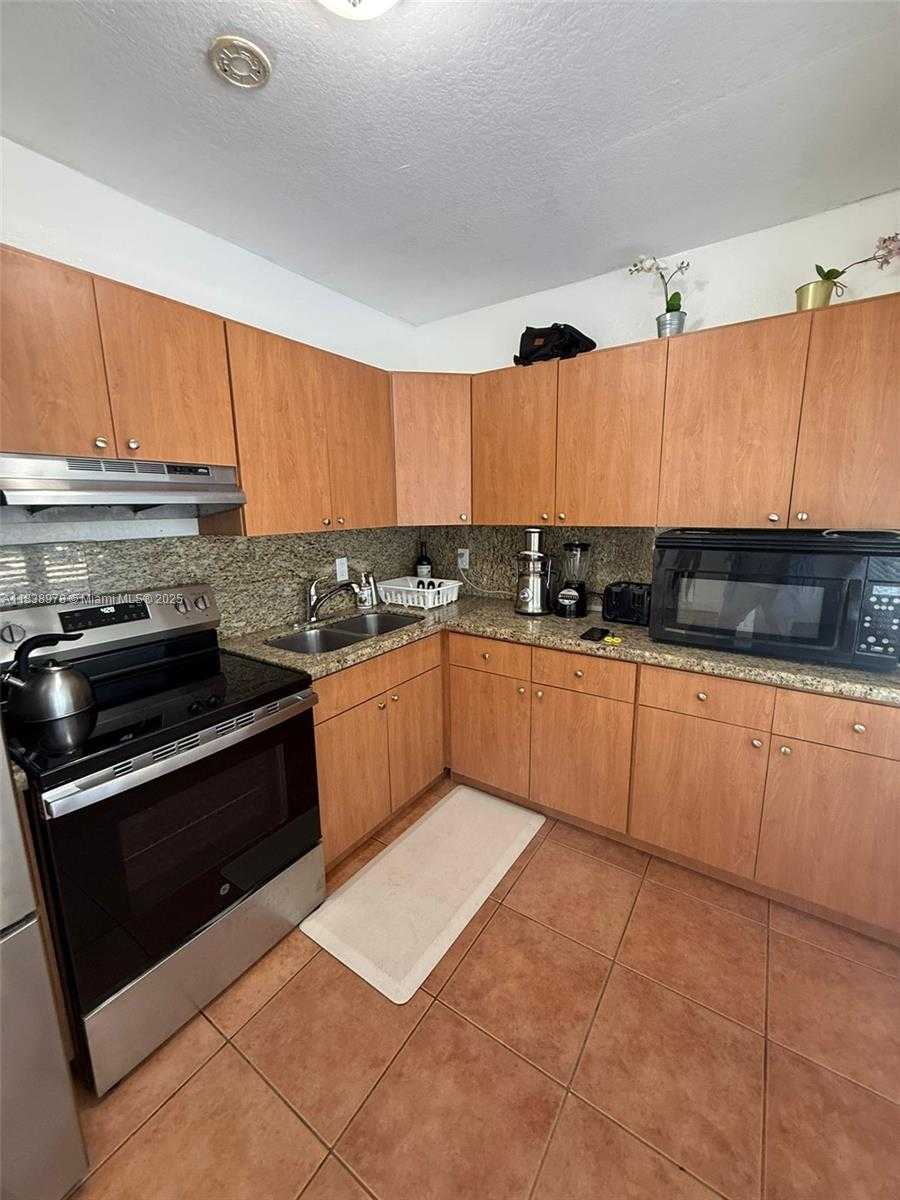 Small Image of 53 NORTH EAST 43RD ST, Miami Number 13