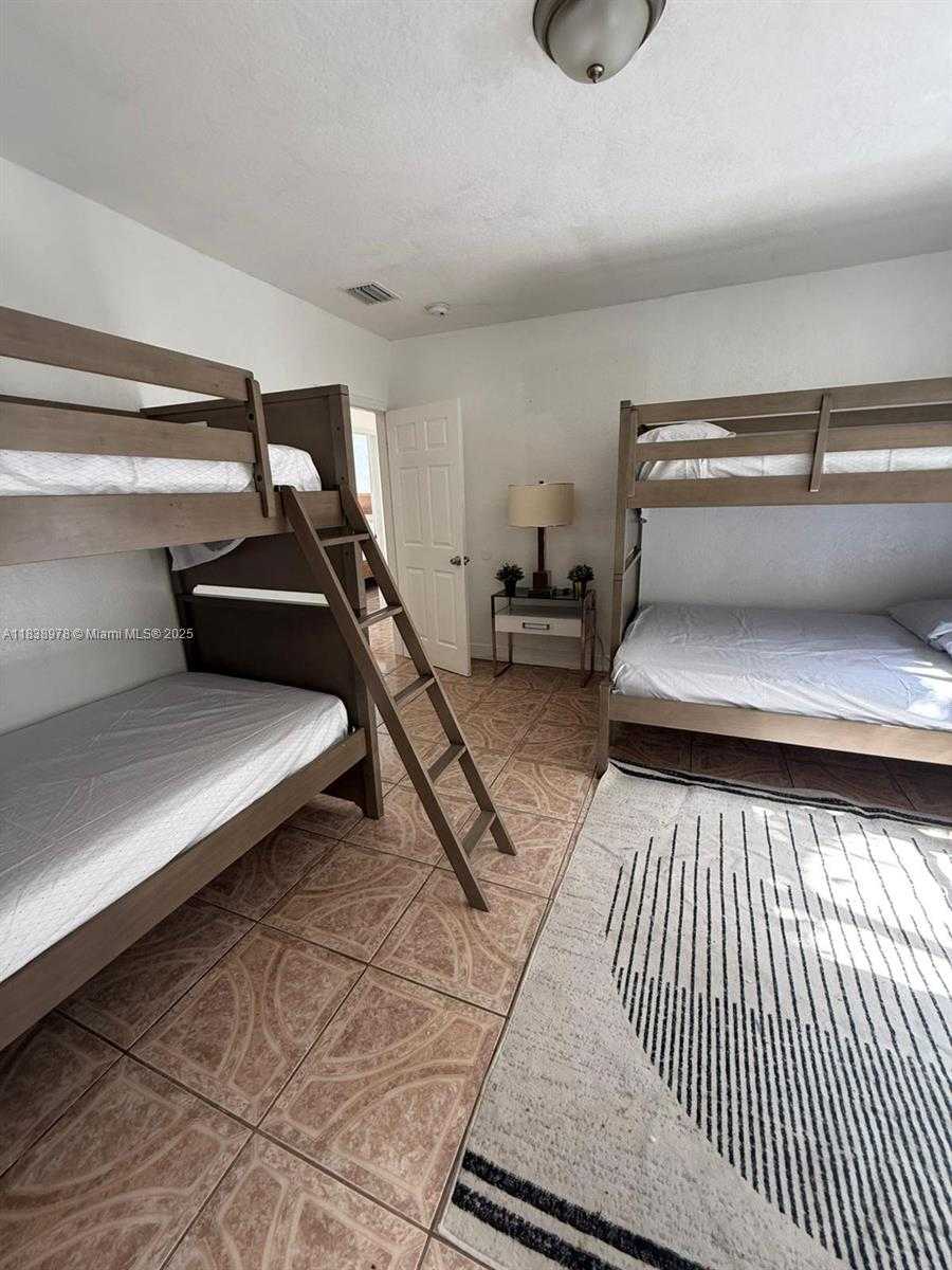 Small Image of 53 NORTH EAST 43RD ST, Miami Number 19