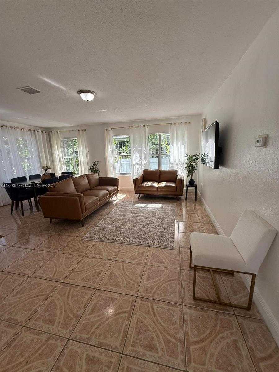 Small Image of 53 NORTH EAST 43RD ST, Miami Number 5