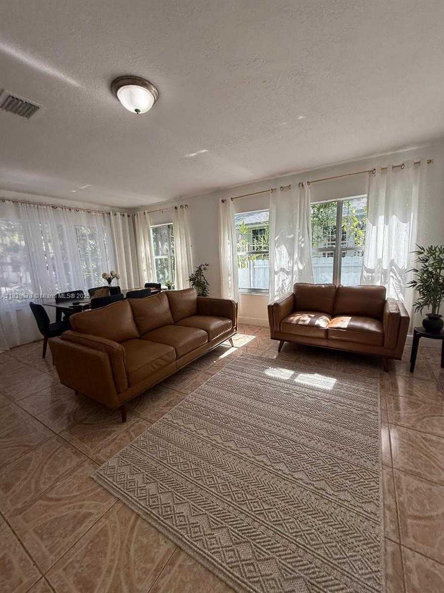 Small Image of 53 NORTH EAST 43RD ST, Miami Number 6