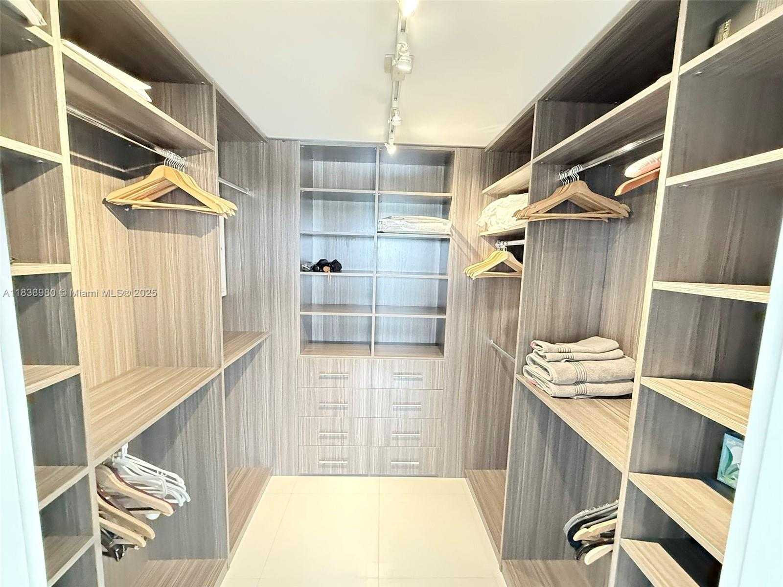 Small Image of 10275 COLLINS AVE #1022, Bal Harbour Number 19