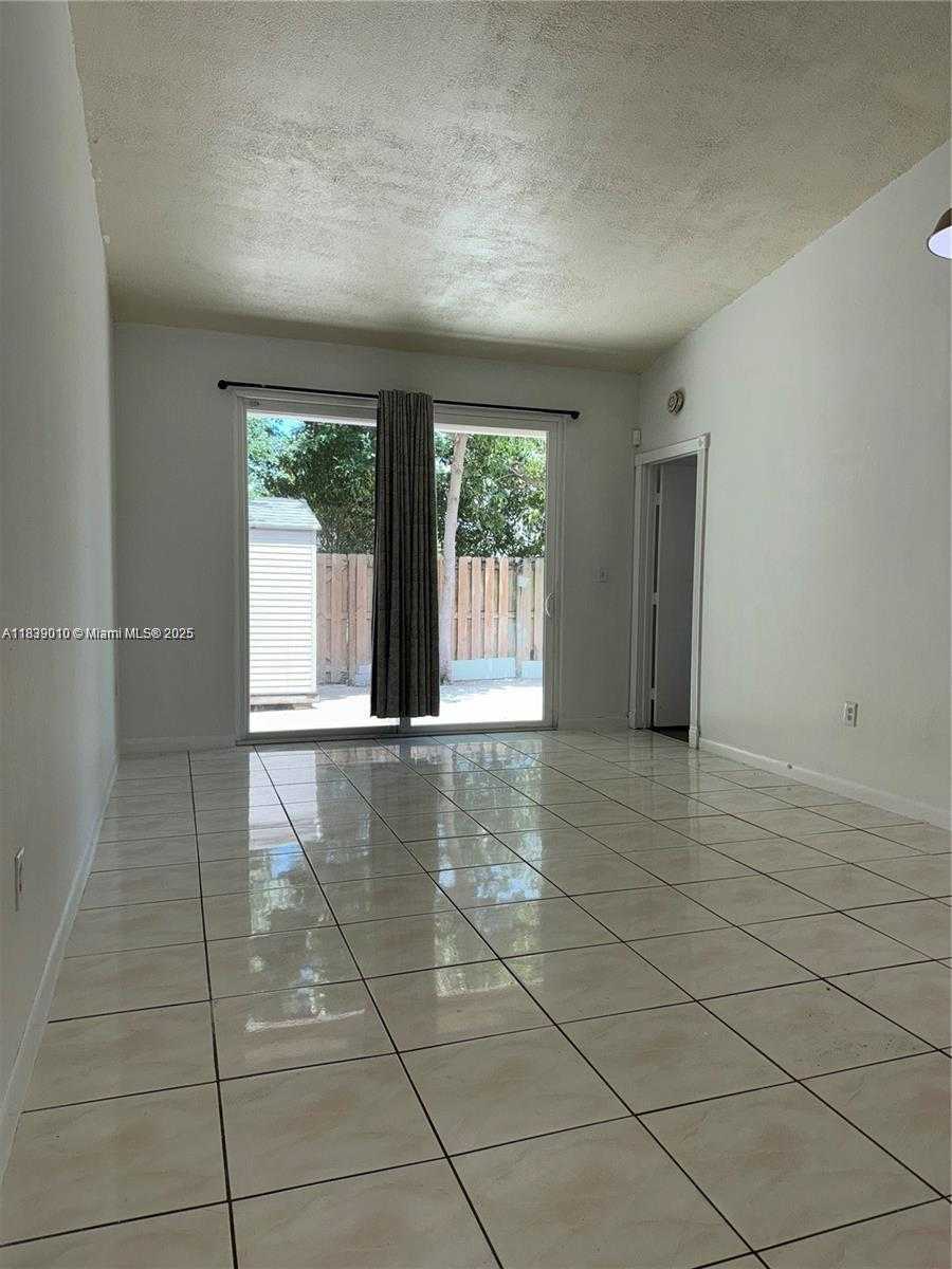 Small Image of 6713 188 Terrace, Hialeah, FL 33015, USA Number 11