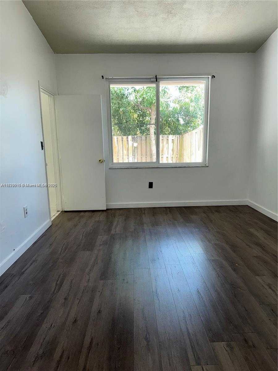Small Image of 6713 188 Terrace, Hialeah, FL 33015, USA Number 12