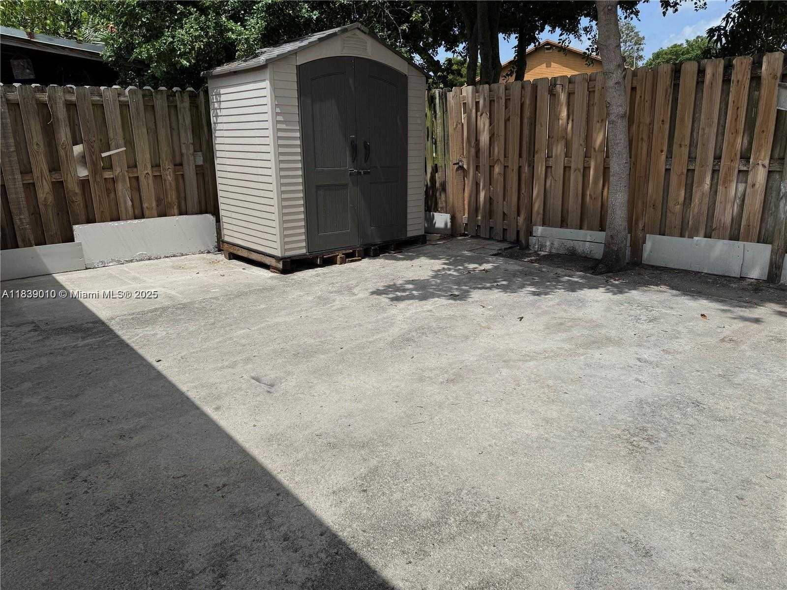 Small Image of 6713 188 Terrace, Hialeah, FL 33015, USA Number 15