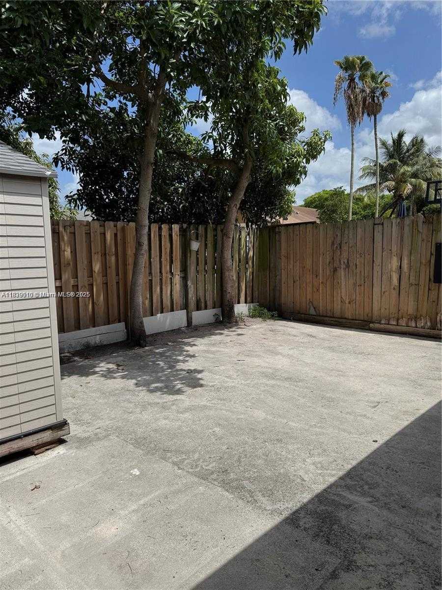 Small Image of 6713 188 Terrace, Hialeah, FL 33015, USA Number 16