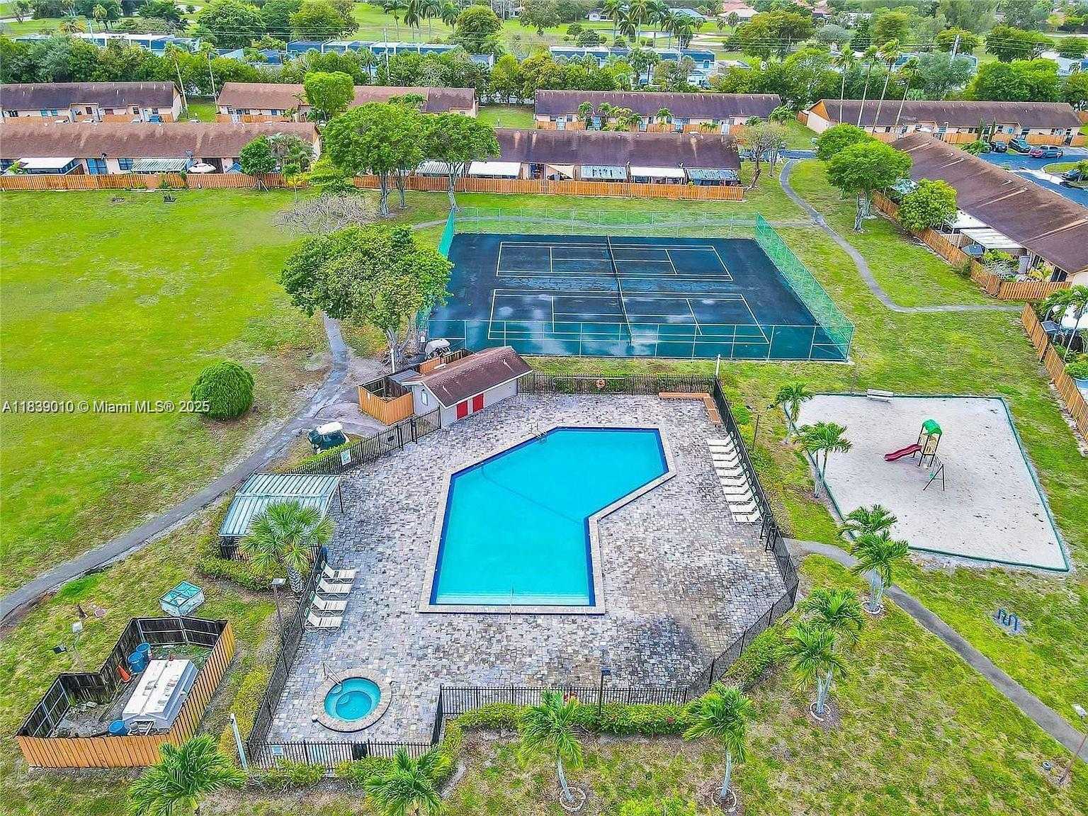 Small Image of 6713 188 Terrace, Hialeah, FL 33015, USA Number 17