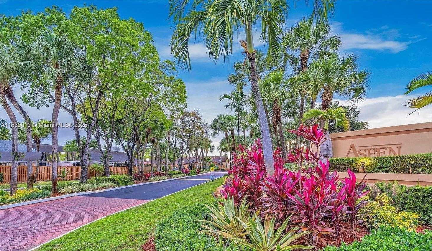 Small Image of 6713 188 Terrace, Hialeah, FL 33015, USA Number 18
