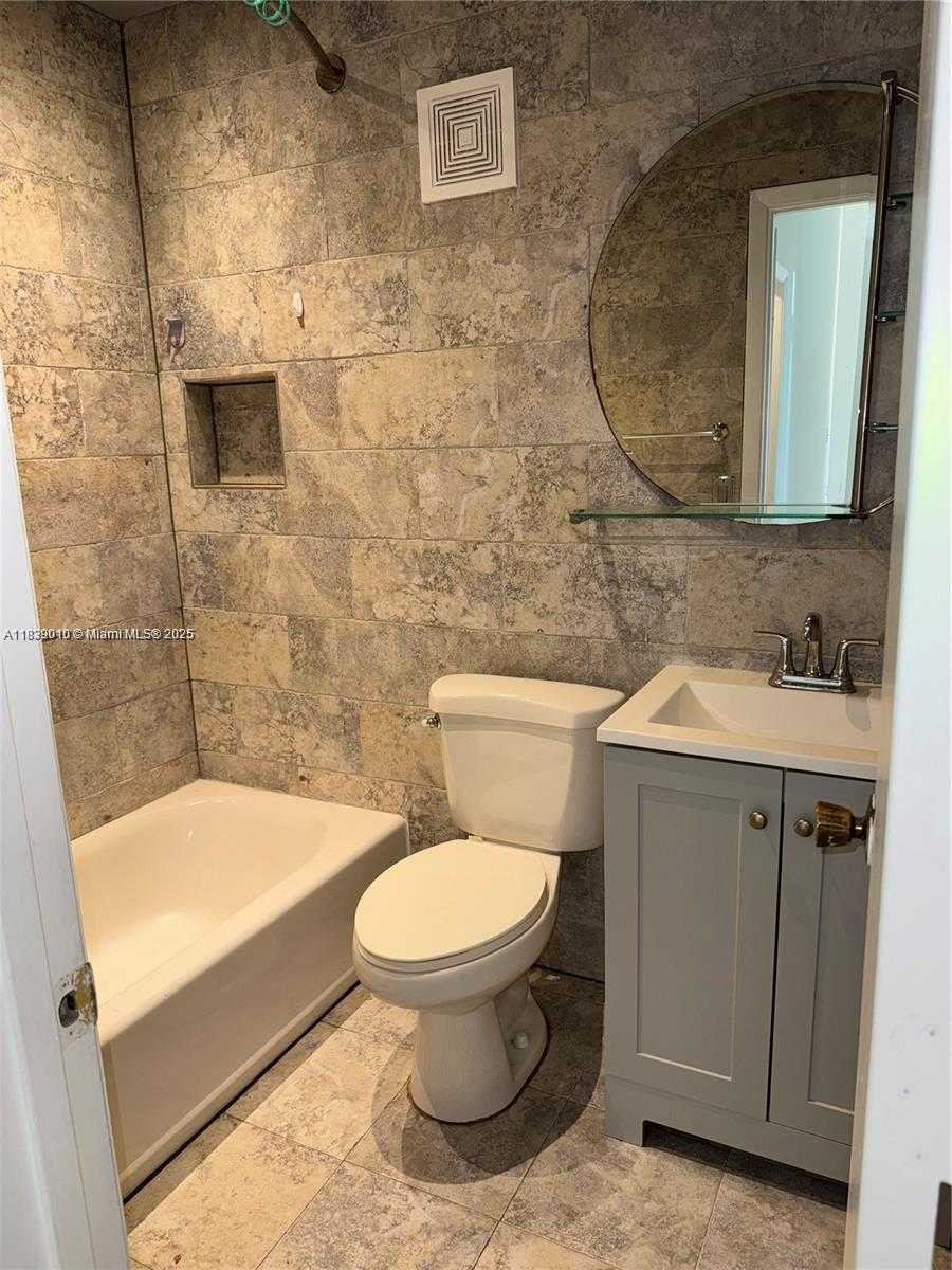 Small Image of 6713 188 Terrace, Hialeah, FL 33015, USA Number 9