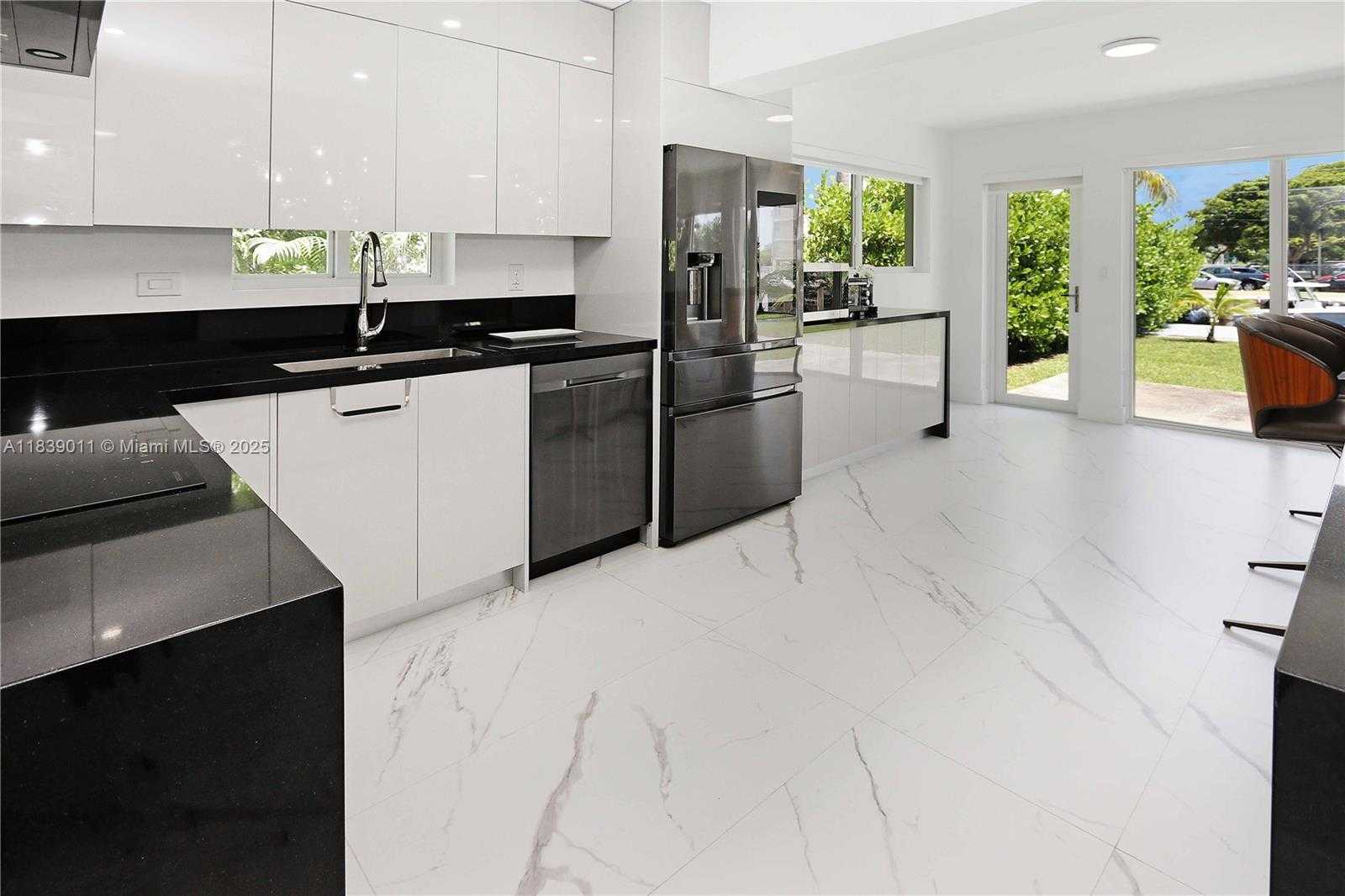 Small Image of 2135 ARCH CREEK DR, North Miami Number 15