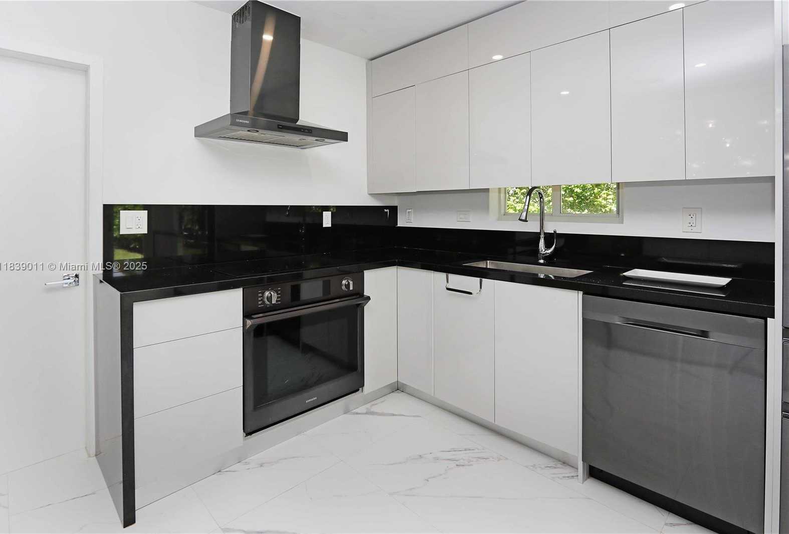 Small Image of 2135 ARCH CREEK DR, North Miami Number 17