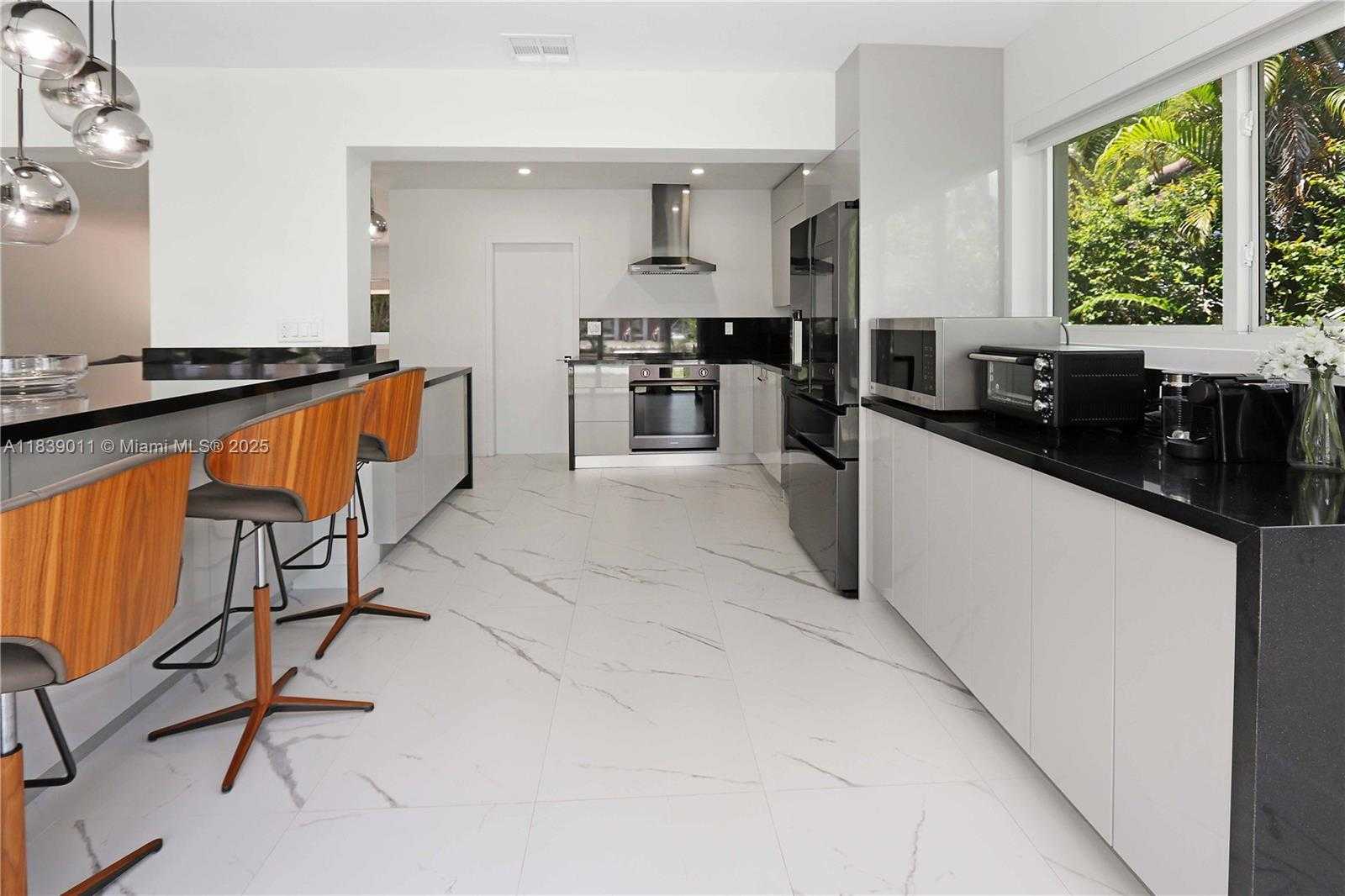 Small Image of 2135 ARCH CREEK DR, North Miami Number 19