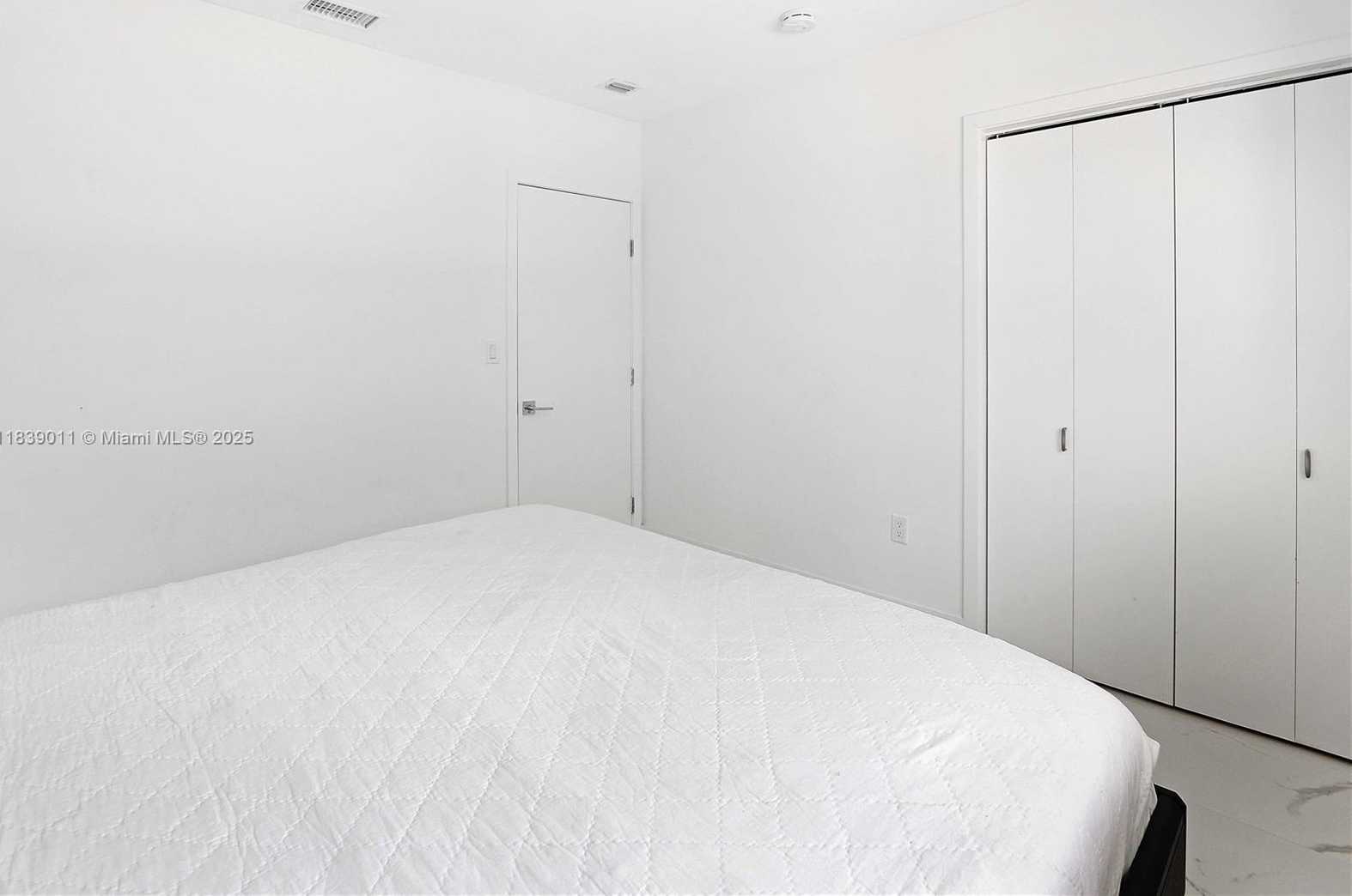 Small Image of 2135 ARCH CREEK DR, North Miami Number 21