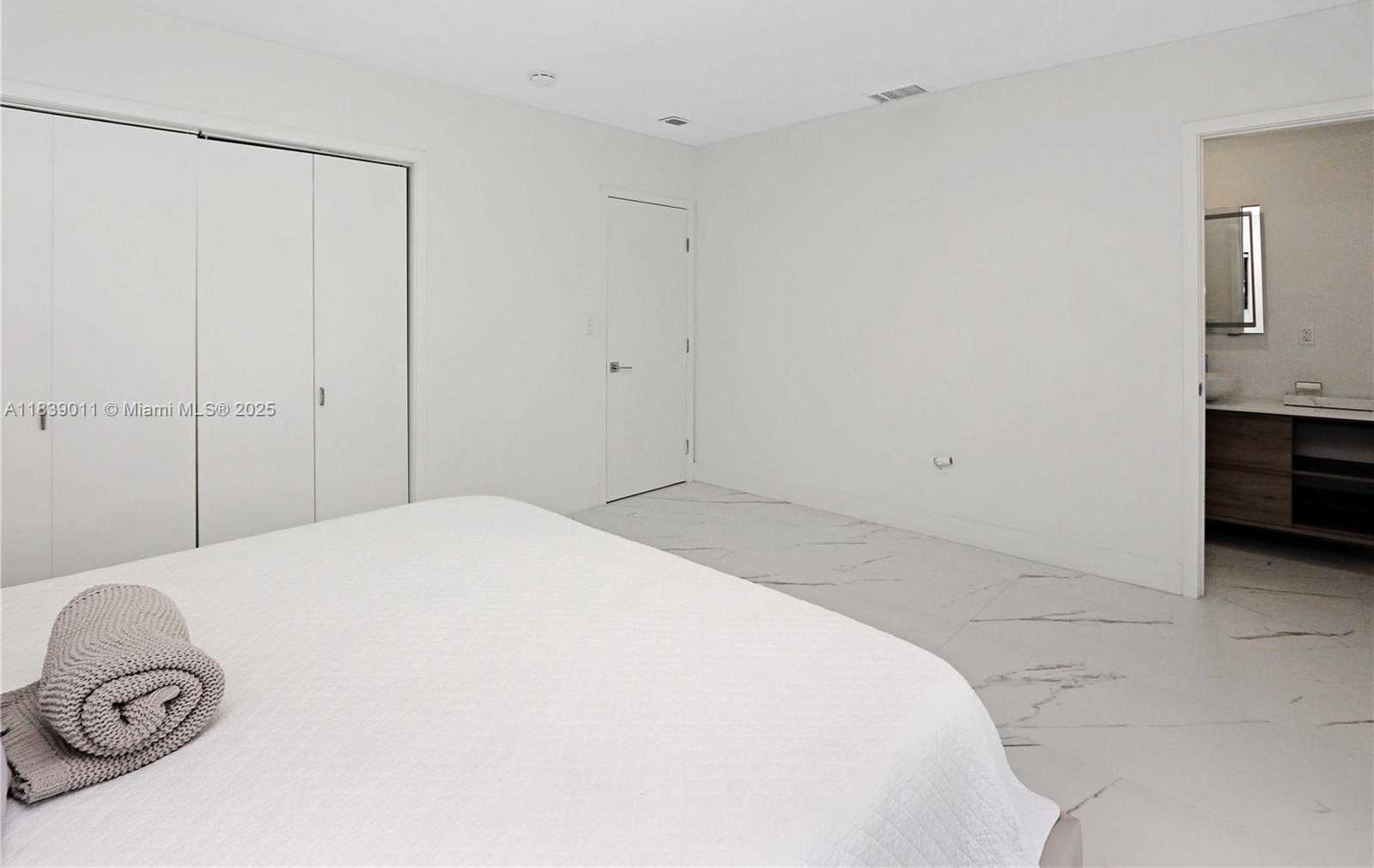 Small Image of 2135 ARCH CREEK DR, North Miami Number 24