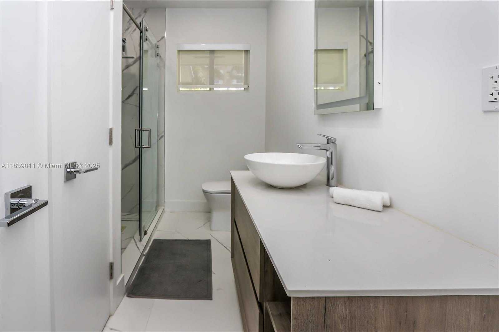 Small Image of 2135 ARCH CREEK DR, North Miami Number 26