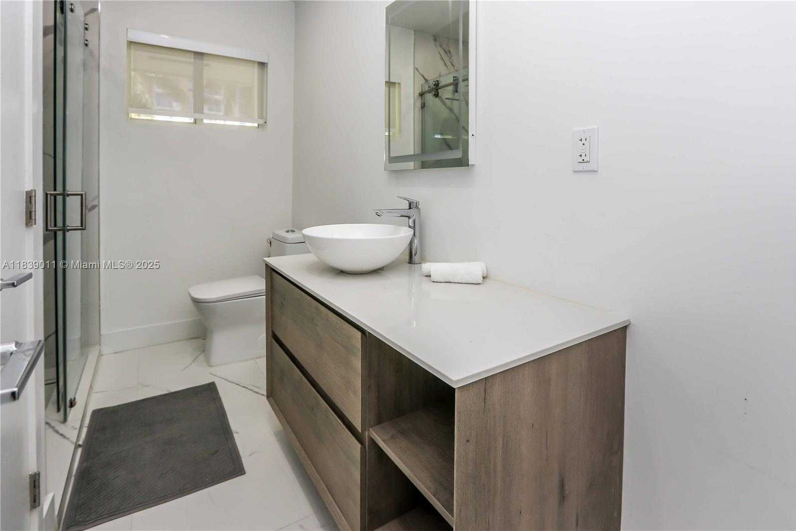Small Image of 2135 ARCH CREEK DR, North Miami Number 28