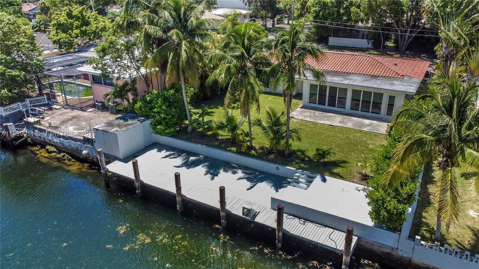 Small Image of 2135 ARCH CREEK DR, North Miami Number 30