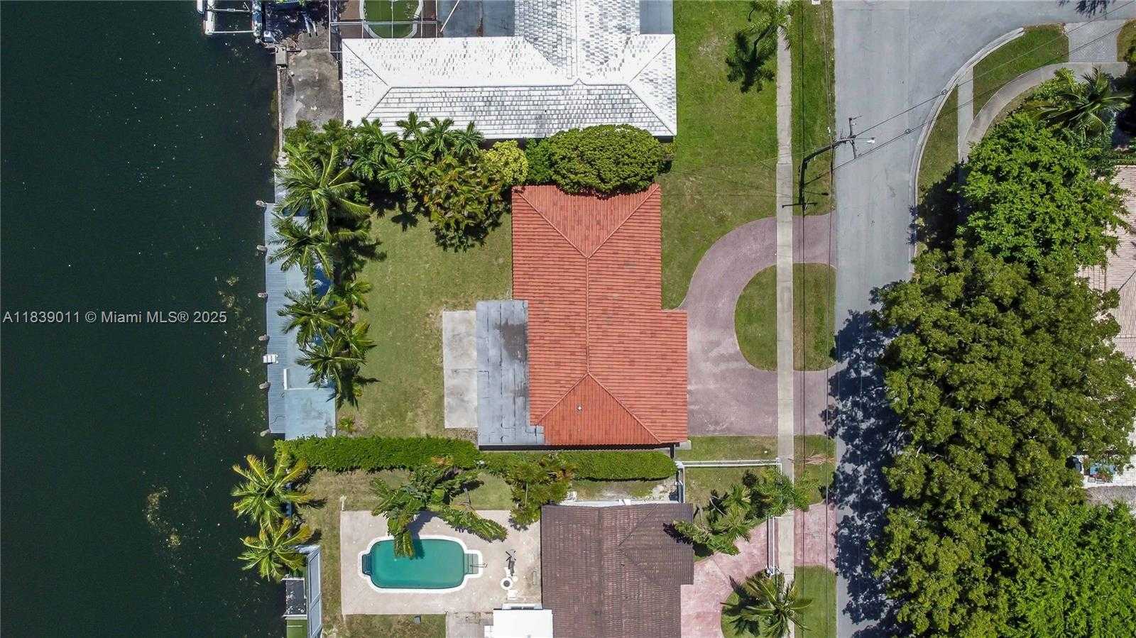 Small Image of 2135 ARCH CREEK DR, North Miami Number 31