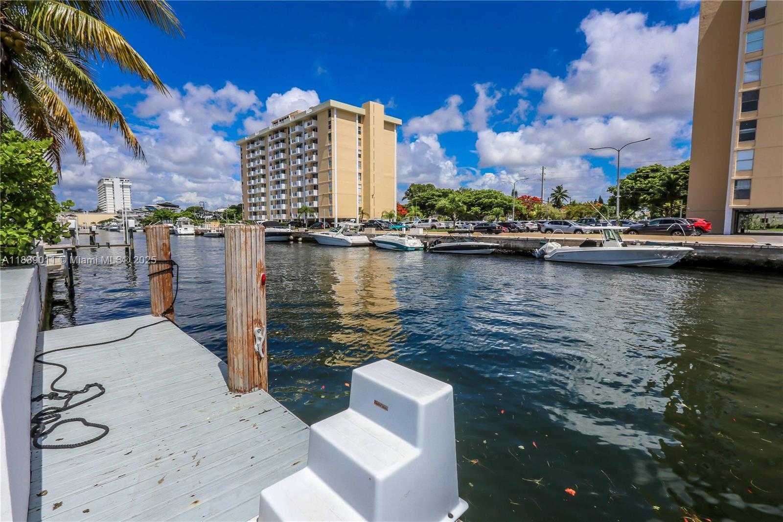 Small Image of 2135 ARCH CREEK DR, North Miami Number 37