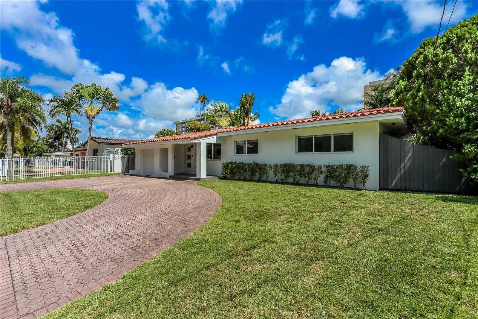 Small Image of 2135 ARCH CREEK DR, North Miami Number 45