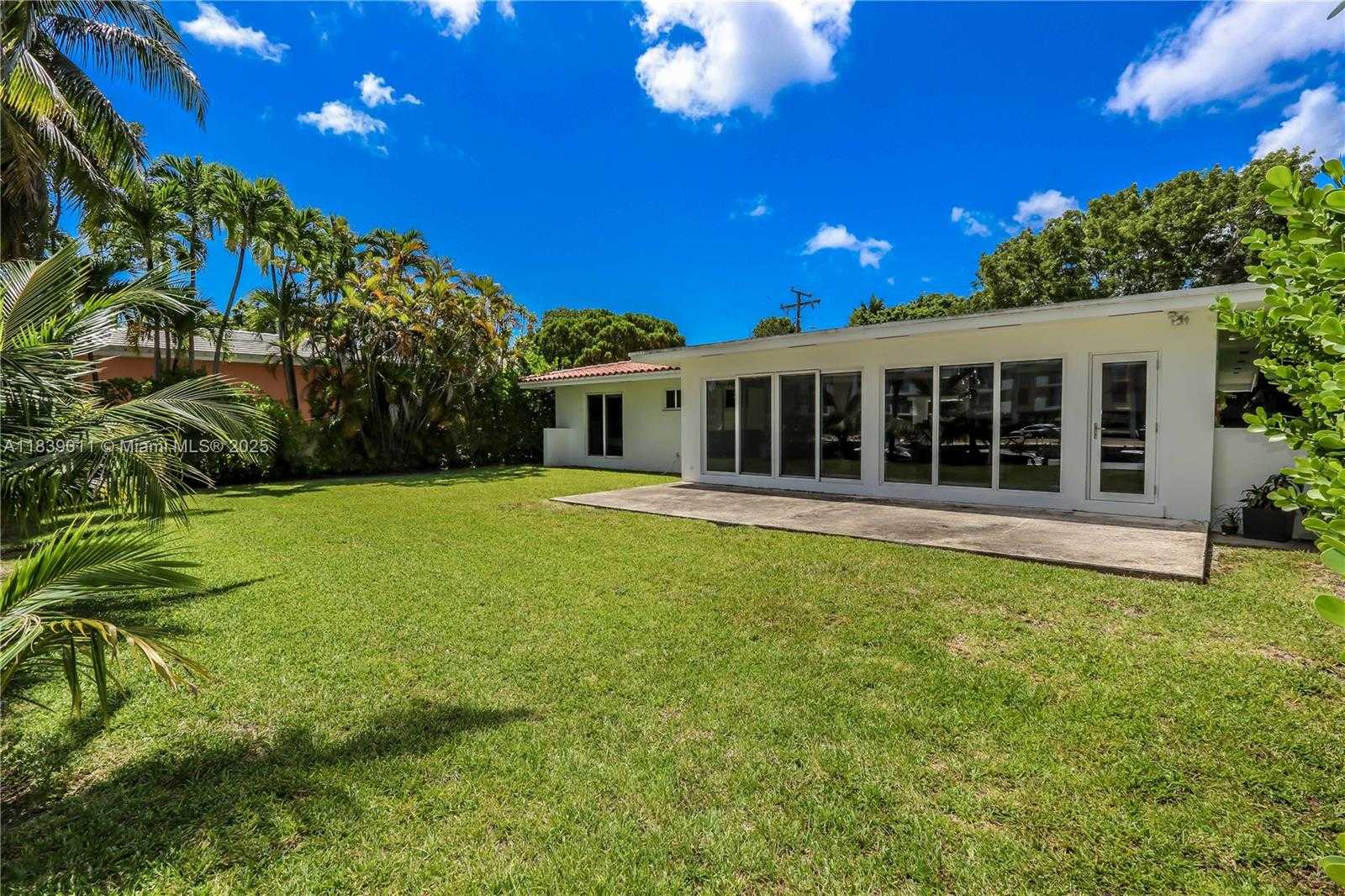 Small Image of 2135 ARCH CREEK DR, North Miami Number 47