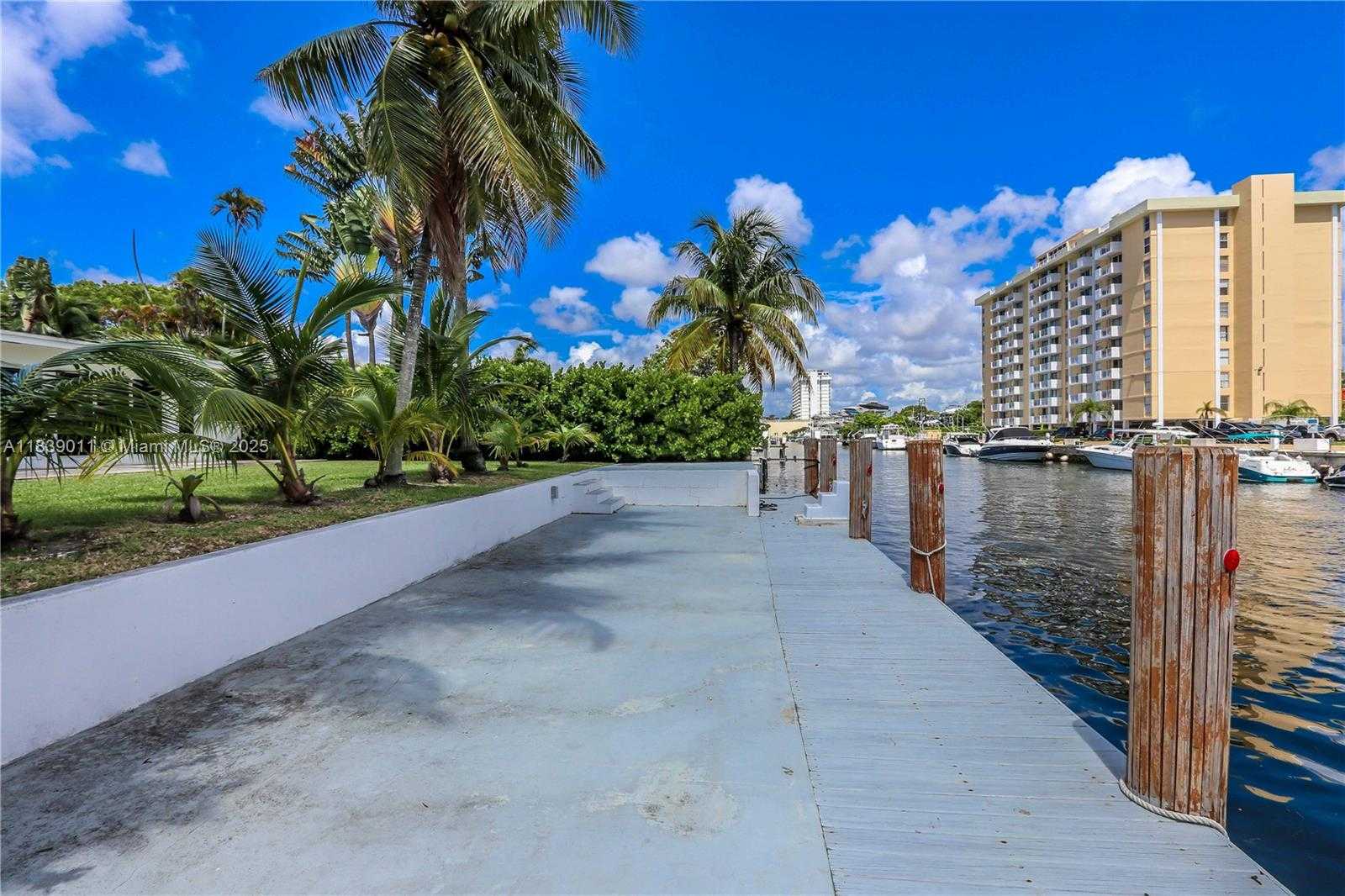 Small Image of 2135 ARCH CREEK DR, North Miami Number 50