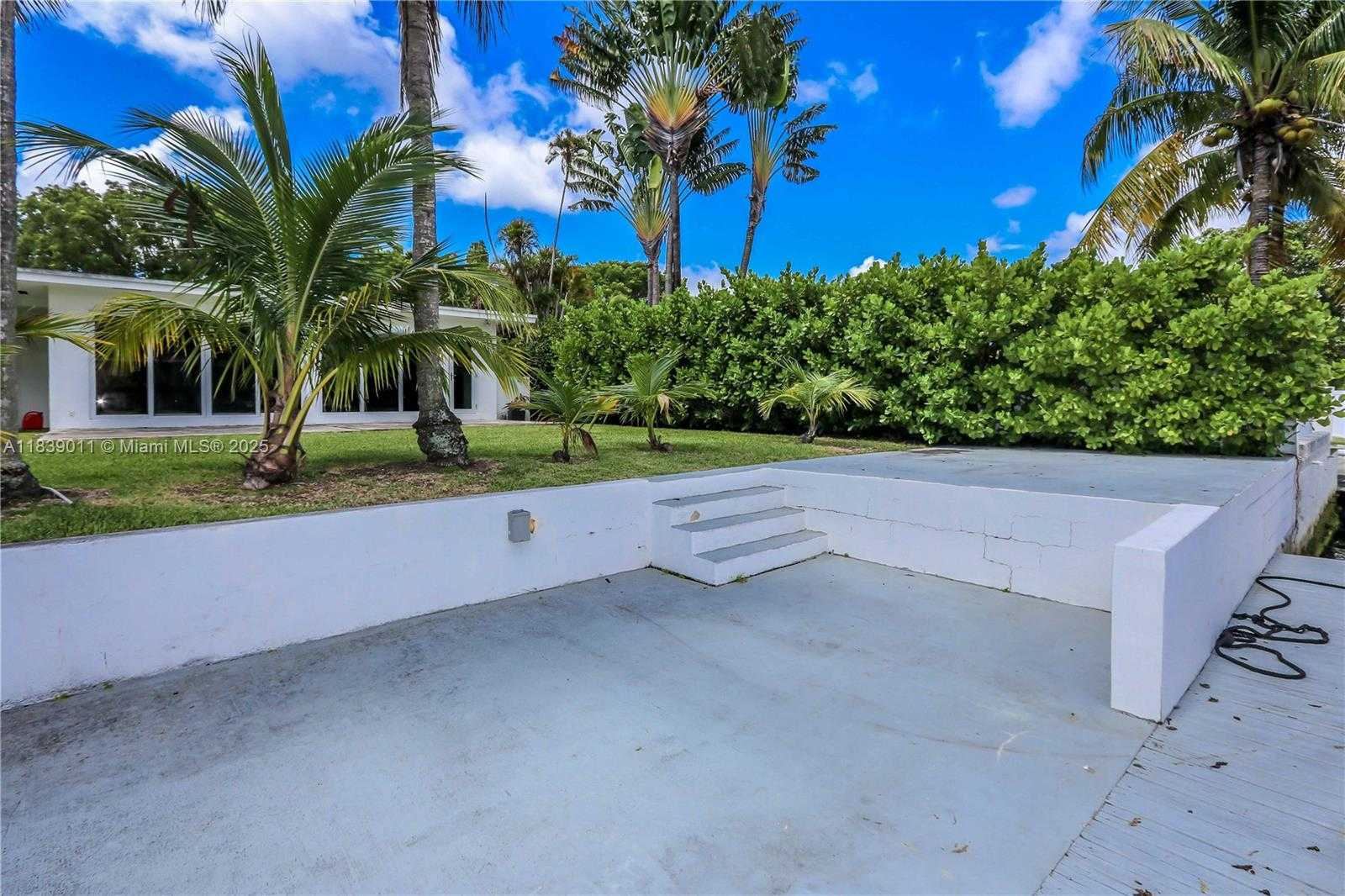 Small Image of 2135 ARCH CREEK DR, North Miami Number 51