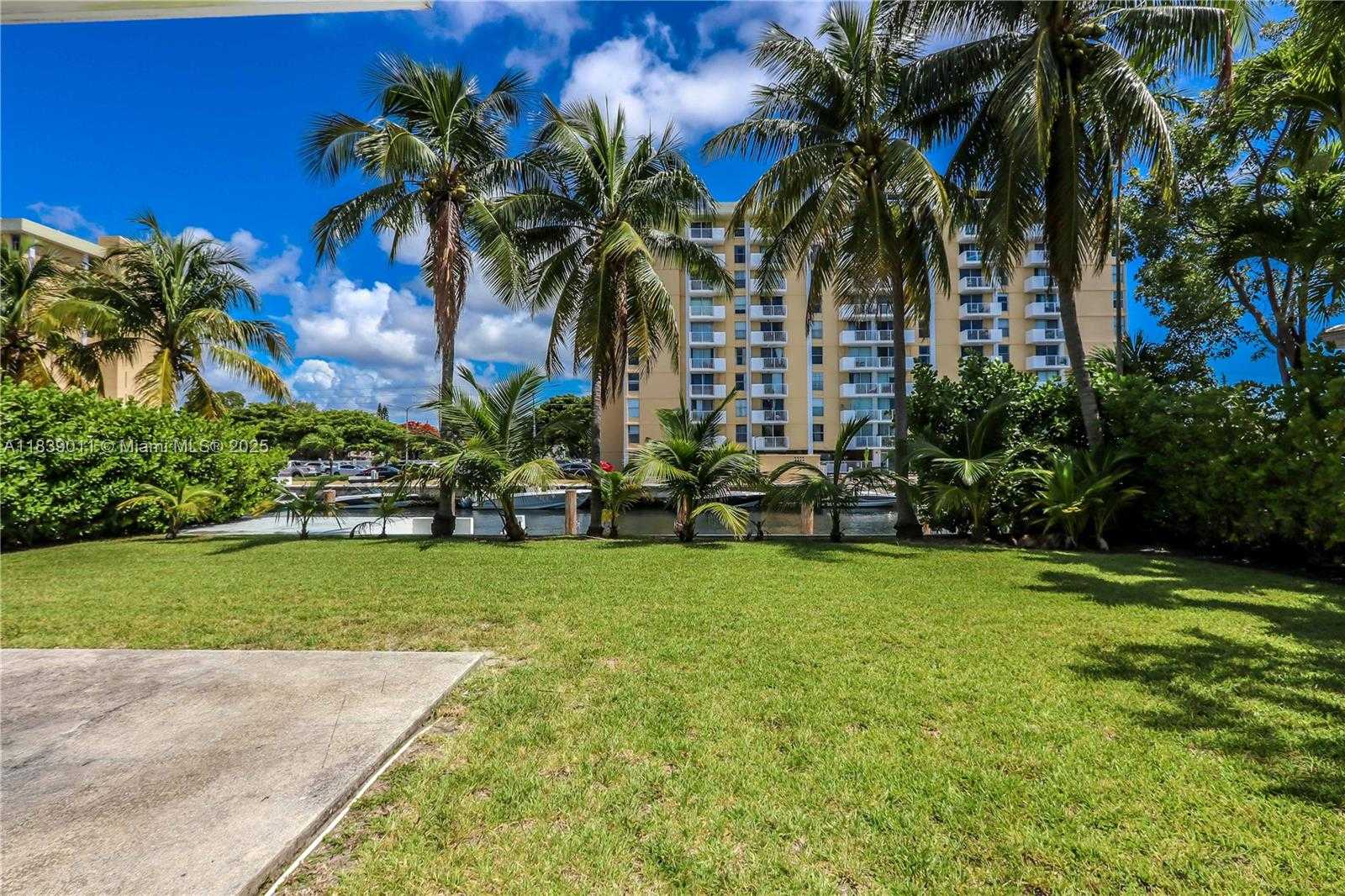 Small Image of 2135 ARCH CREEK DR, North Miami Number 56