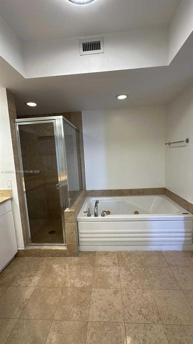 Small Image of 4775 COLLINS AVE #2702, Miami Beach Number 10