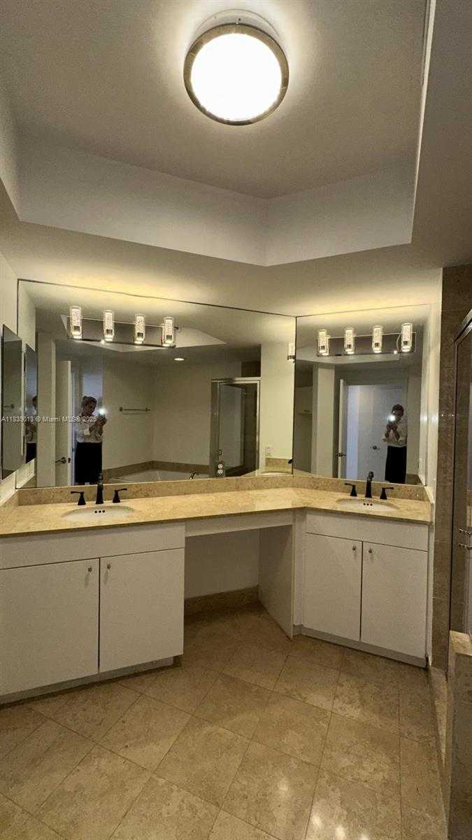 Small Image of 4775 COLLINS AVE #2702, Miami Beach Number 15