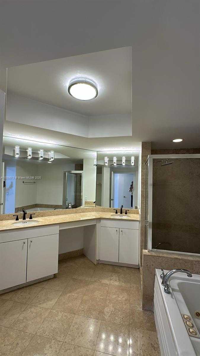 Small Image of 4775 COLLINS AVE #2702, Miami Beach Number 16