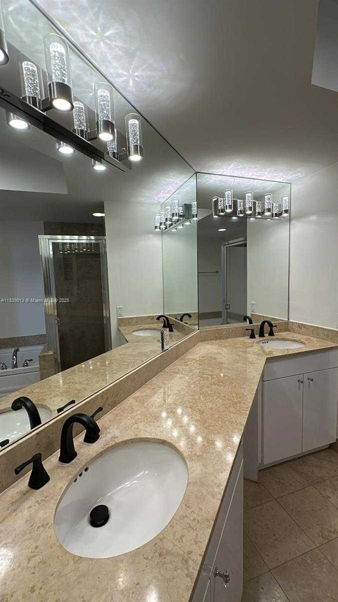 Small Image of 4775 COLLINS AVE #2702, Miami Beach Number 17