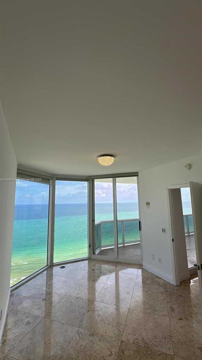Small Image of 4775 COLLINS AVE #2702, Miami Beach Number 3