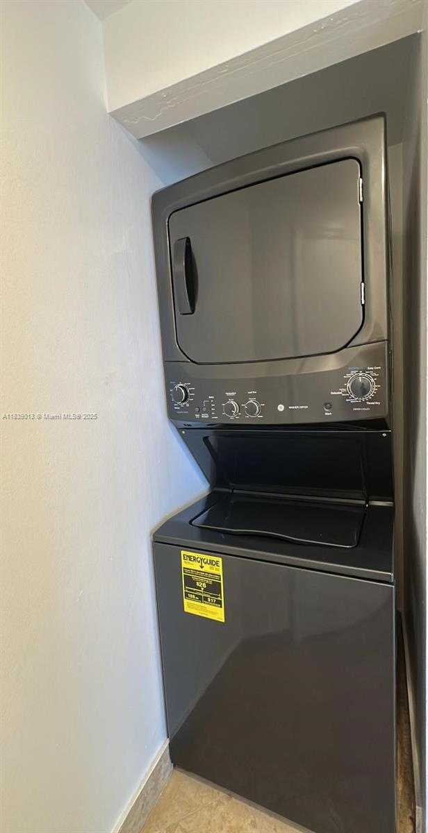 Small Image of 4775 COLLINS AVE #2702, Miami Beach Number 6