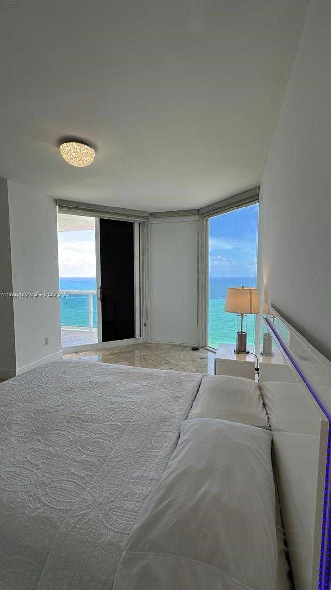 Small Image of 4775 COLLINS AVE #2702, Miami Beach Number 8