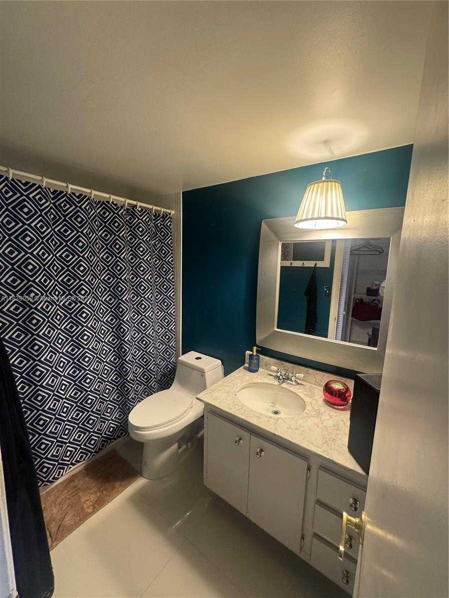 Small Image of 5750 COLLINS AVE #10F, Miami Beach Number 9