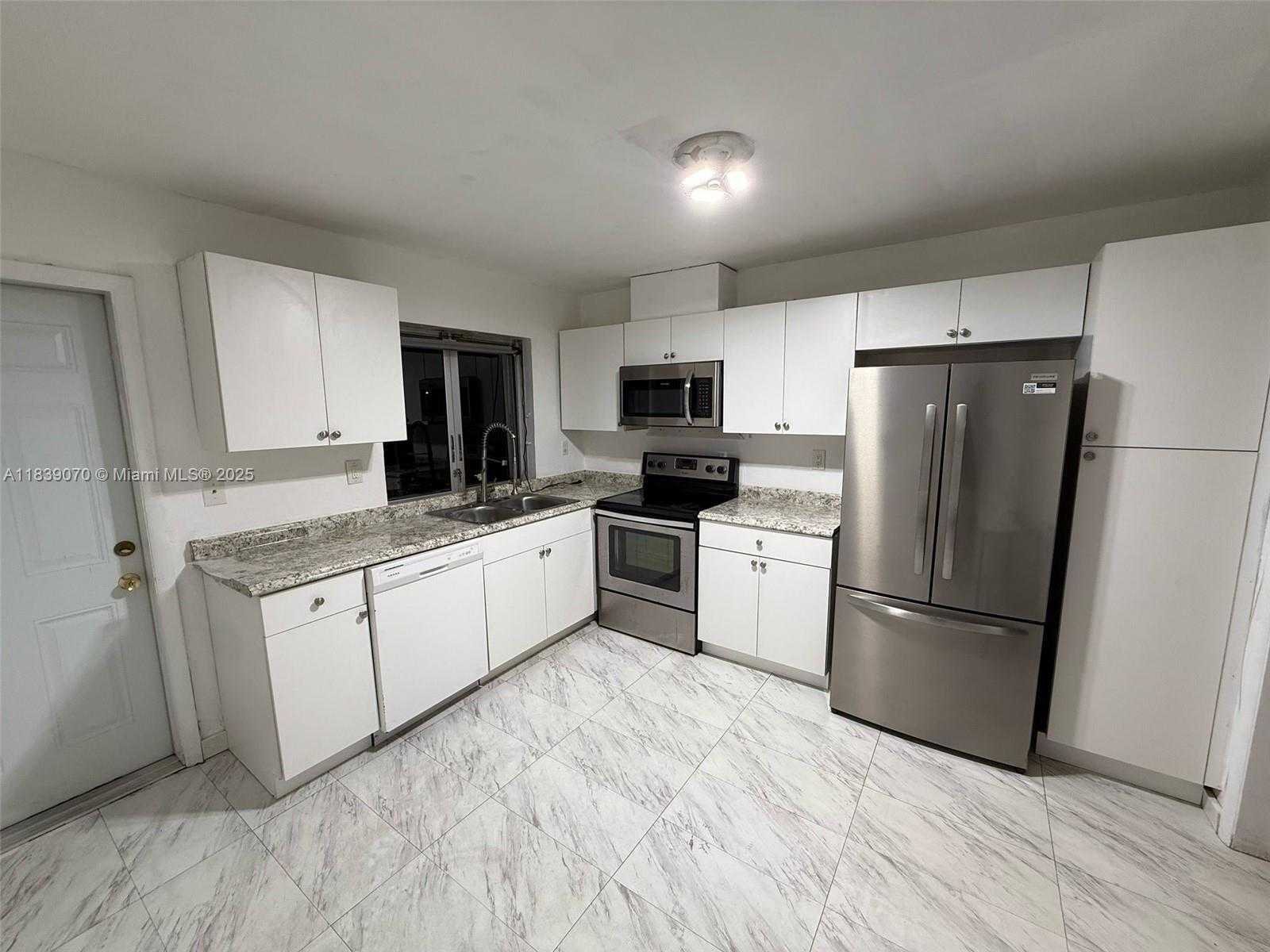 Small Image of 301 186TH ST, Sunny Isles Beach Number 2