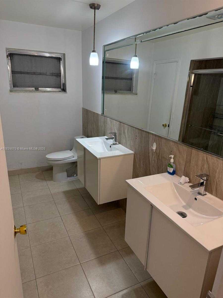 Small Image of 301 186TH ST, Sunny Isles Beach Number 4
