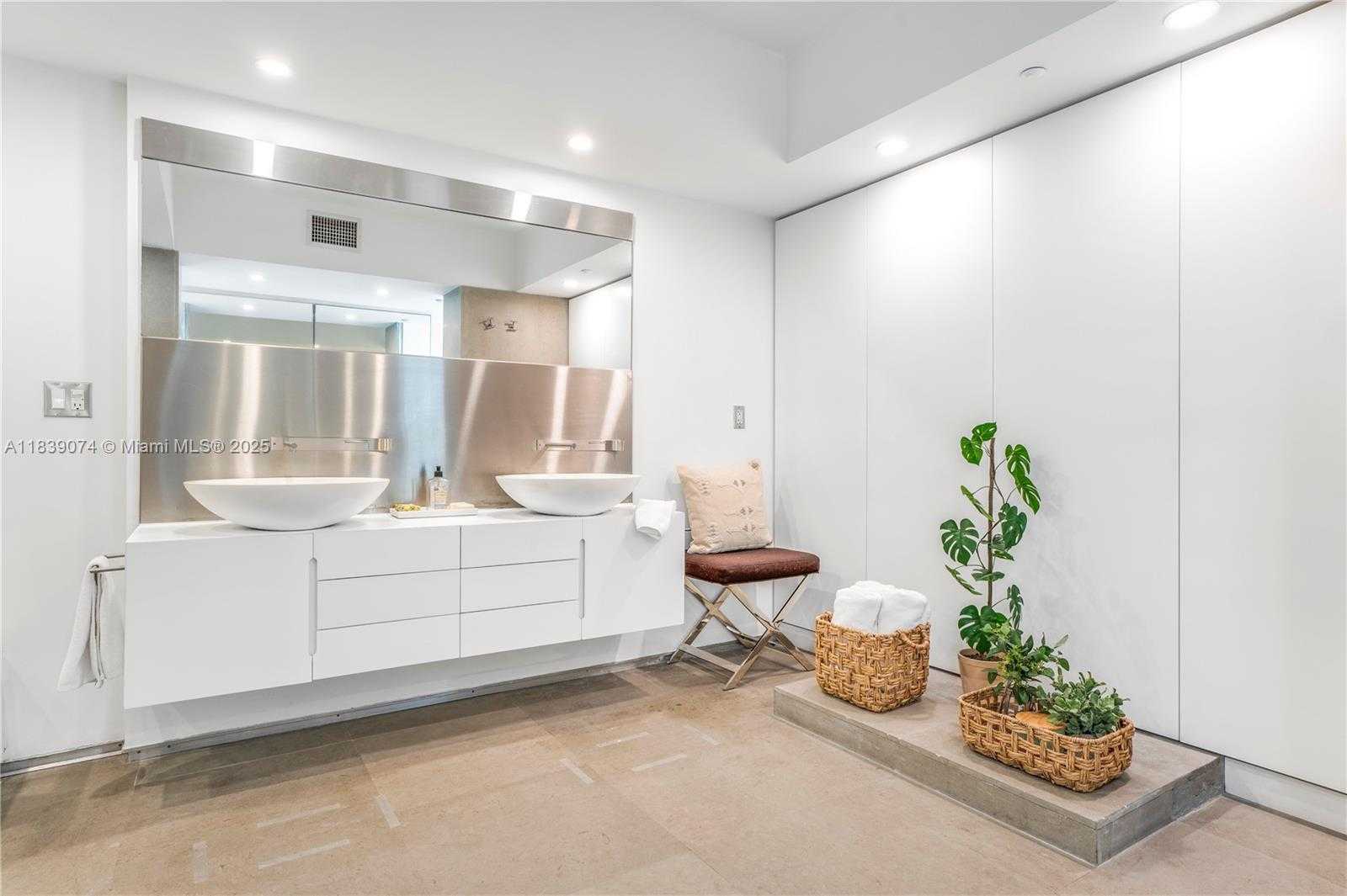 Small Image of 400 ALTON RD #2004, Miami Beach Number 17