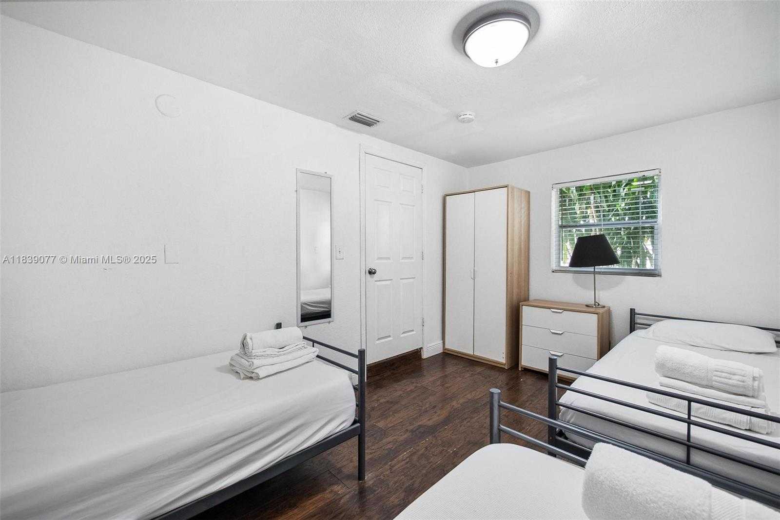 Small Image of 234 NORTH WEST 47TH ST, Miami Number 21