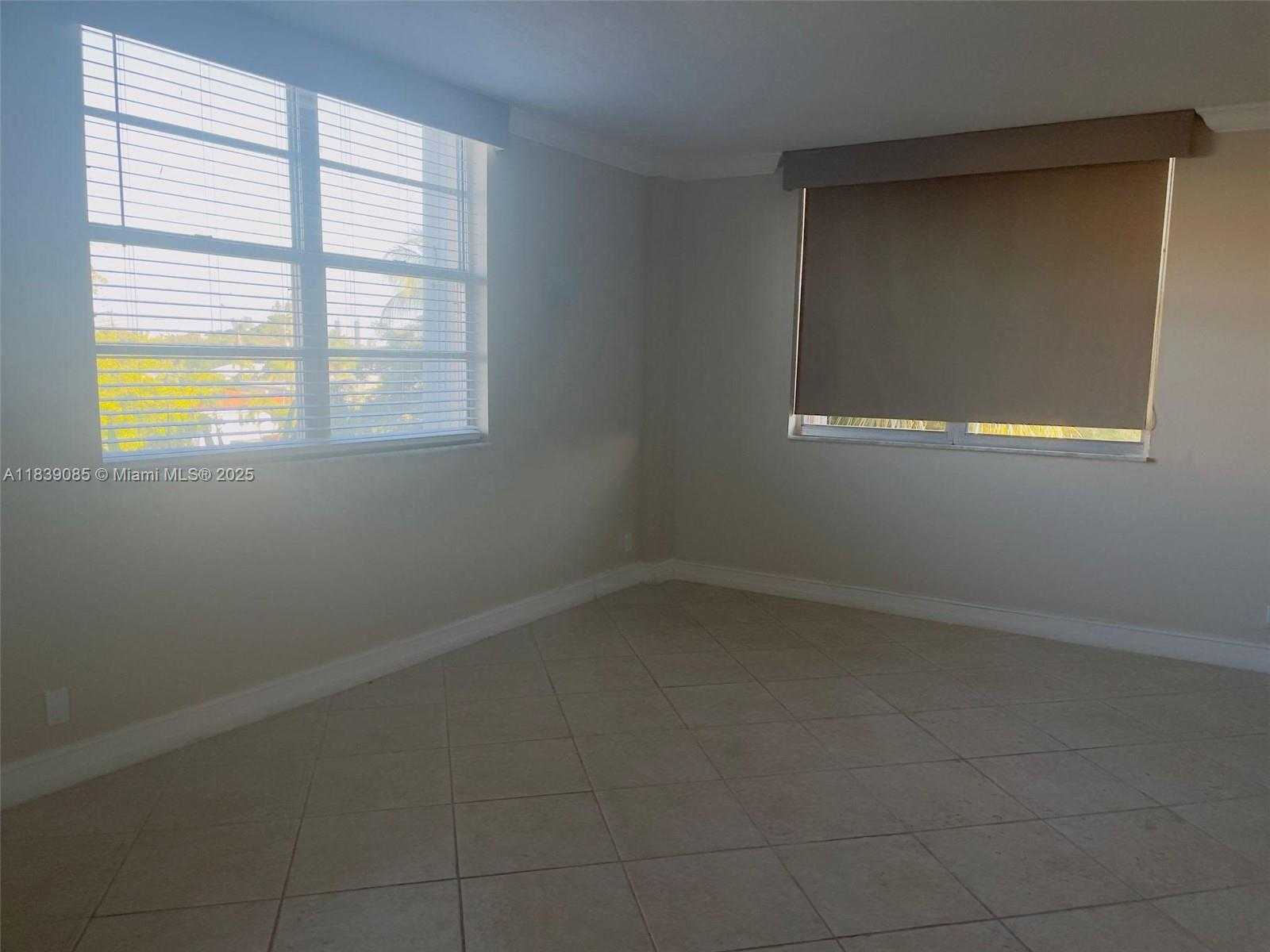 Small Image of 1455 NORTH TREASURE DR #3R, North Bay Village Number 19