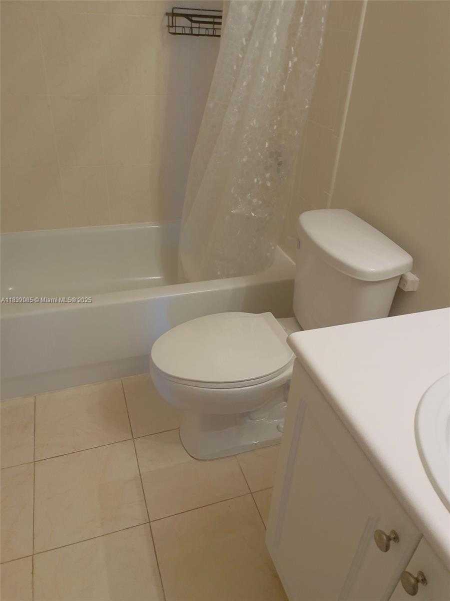 Small Image of 1455 NORTH TREASURE DR #3R, North Bay Village Number 20
