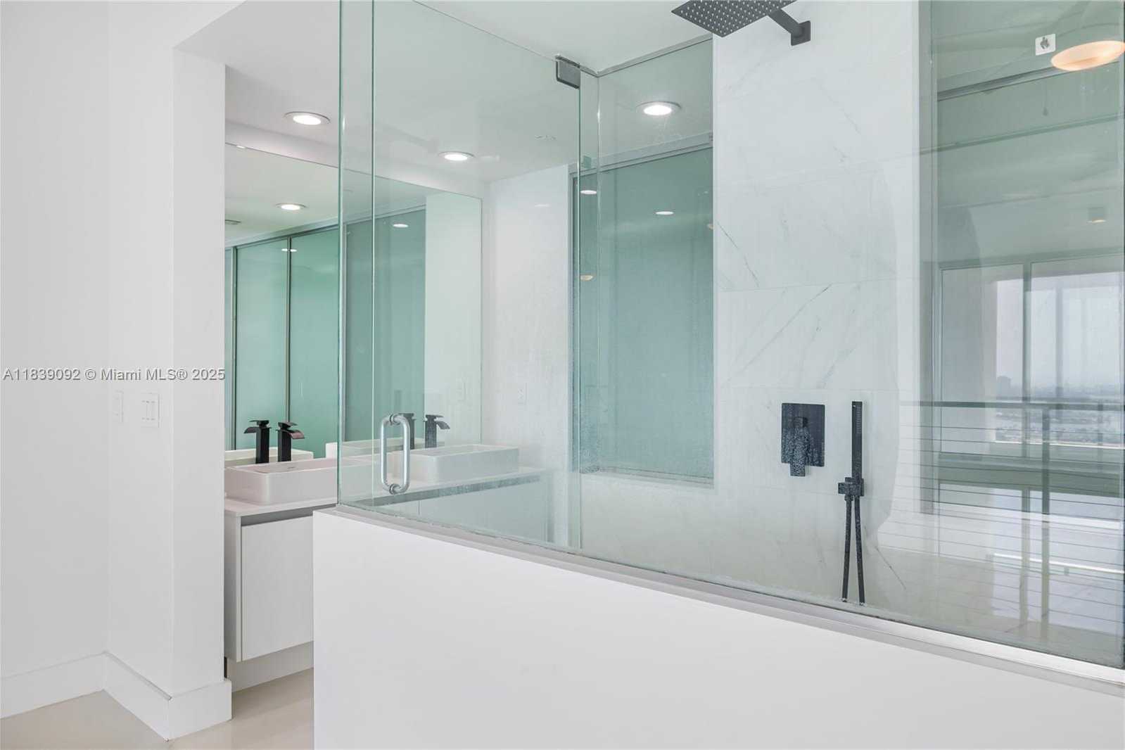 Small Image of 1040 BISCAYNE BLVD #4003, Miami Number 10
