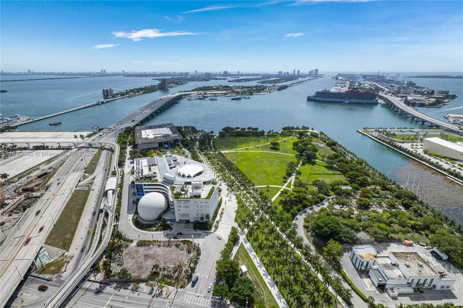 Small Image of 1040 BISCAYNE BLVD #4003, Miami Number 11