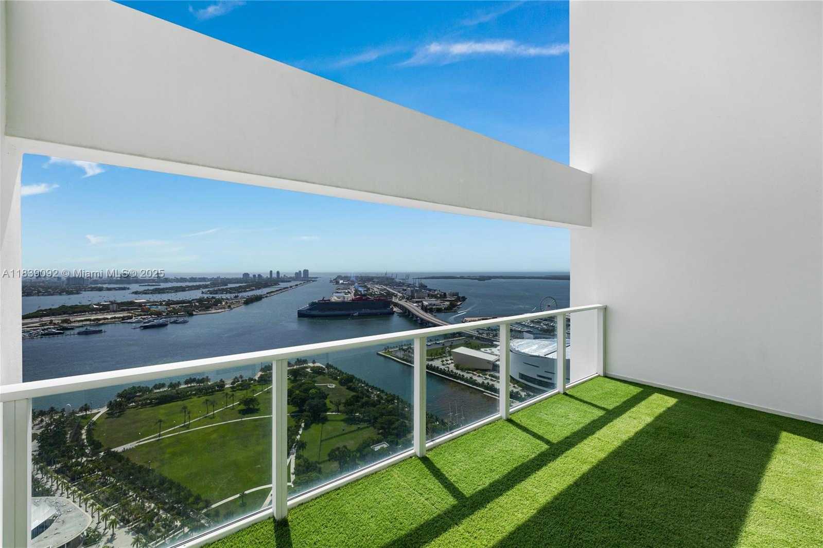 Small Image of 1040 BISCAYNE BLVD #4003, Miami Number 12
