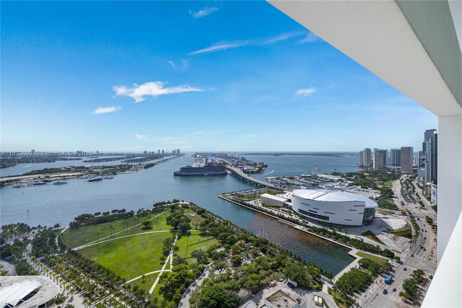 Small Image of 1040 BISCAYNE BLVD #4003, Miami Number 13