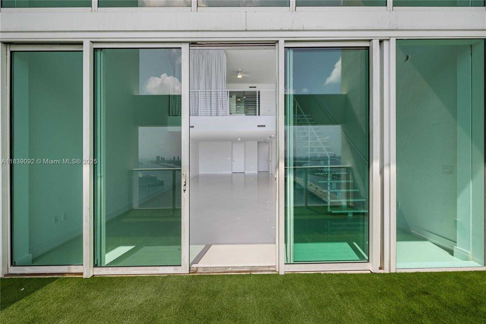 Small Image of 1040 BISCAYNE BLVD #4003, Miami Number 14