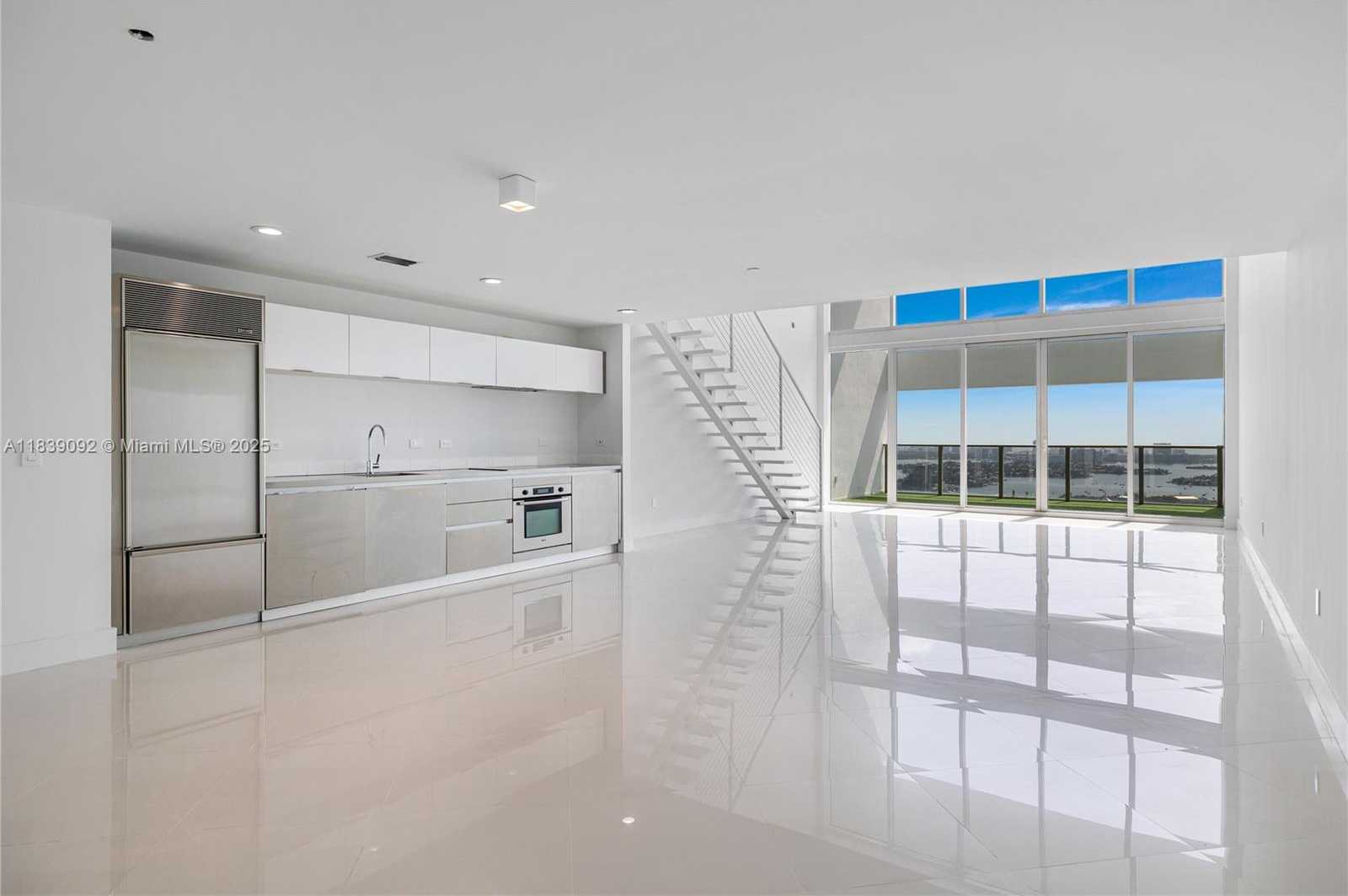 Small Image of 1040 BISCAYNE BLVD #4003, Miami Number 2