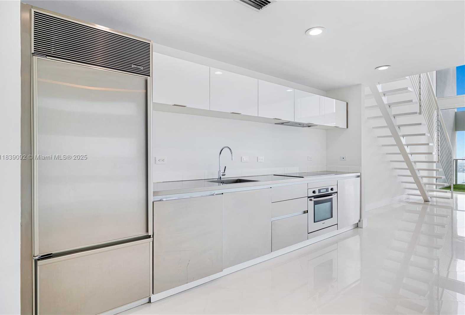 Small Image of 1040 BISCAYNE BLVD #4003, Miami Number 3