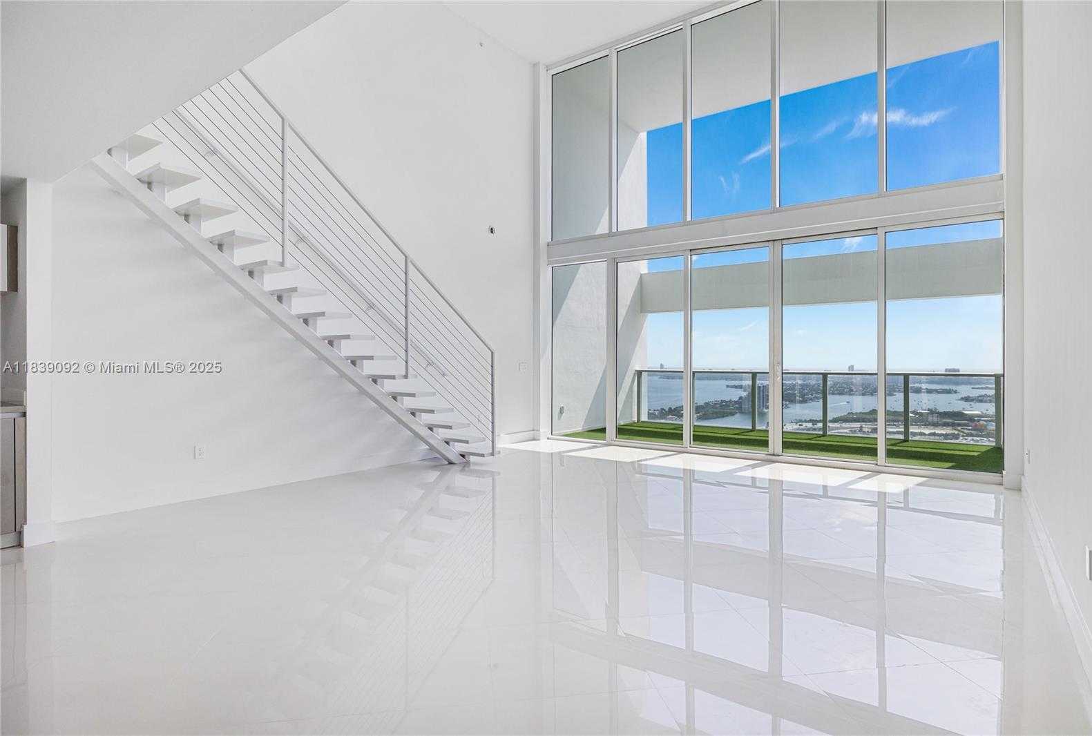 Small Image of 1040 BISCAYNE BLVD #4003, Miami Number 4